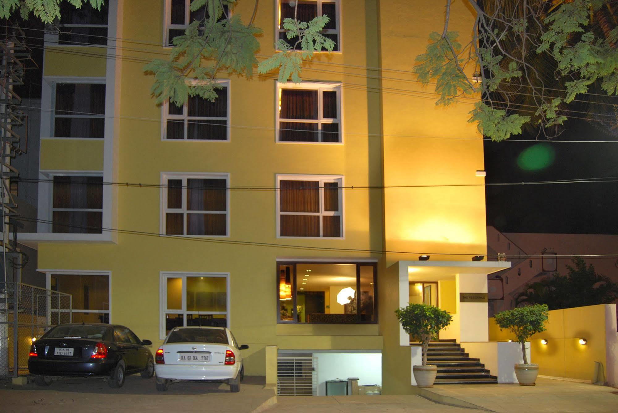 Апарт отель Justa Indiranagar Бангалор Экстерьер фото